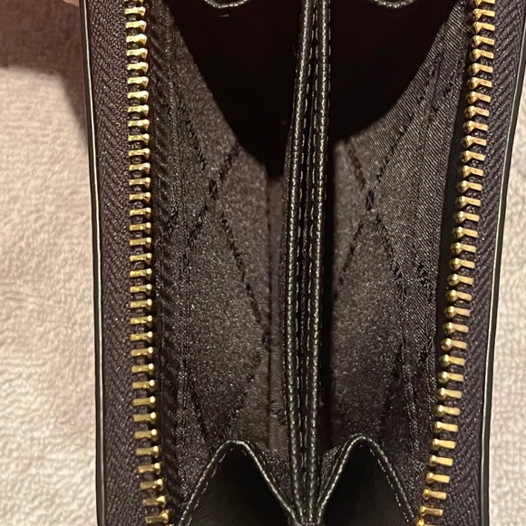 Michael Kors Black Wallet *Free Shipping* - Picture 3 of 6